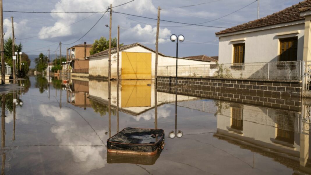 Dos personas mueren en Grecia mientras la tormenta Bora genera advertencias meteorológicas
