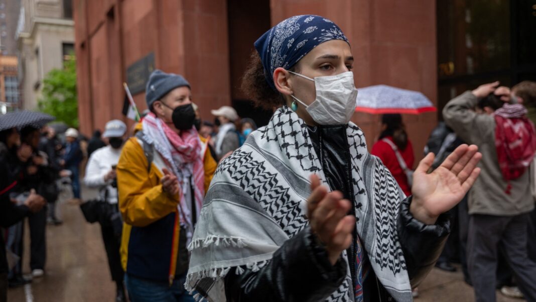 Dos profesores de la Universidad de Nueva York arrestados en una protesta pro Palestina
