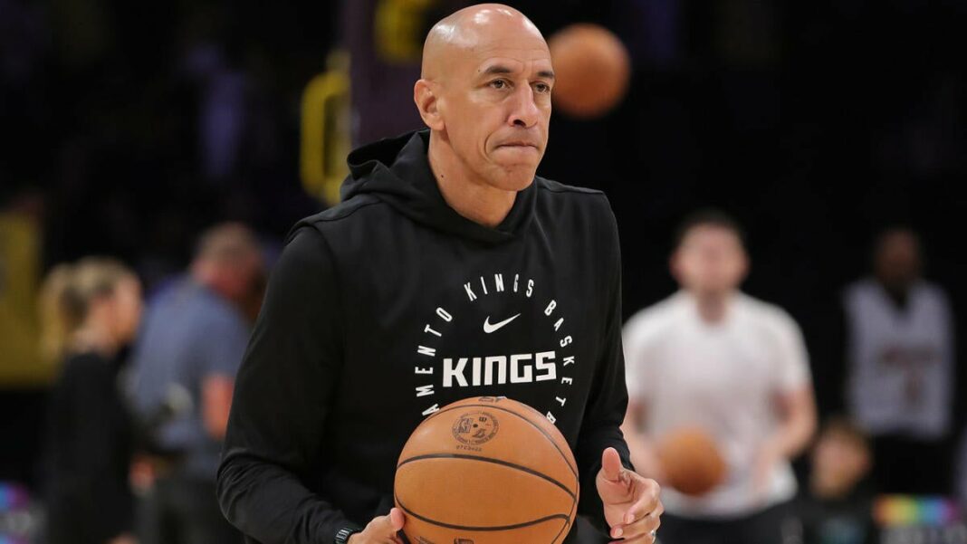 Doug Christie entrenará a los Kings durante la temporada, las conferencias de prensa de Mike Brown influyeron en el despido, según informe
