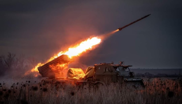 El Estado Mayor informa 180 enfrentamientos de combate a lo largo de las líneas del frente y grandes pérdidas rusas en el frente de Pokrovsk
