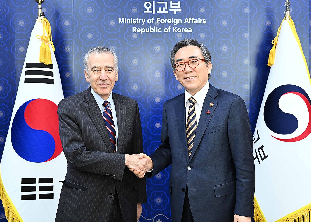 FM Cho discusses alliance with top U.S. envoy in 2nd meeting since martial law