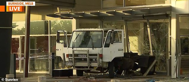 El centro comercial Burnside Hub en Melbourne es objeto de un ataque con embestida a primera hora de la mañana
