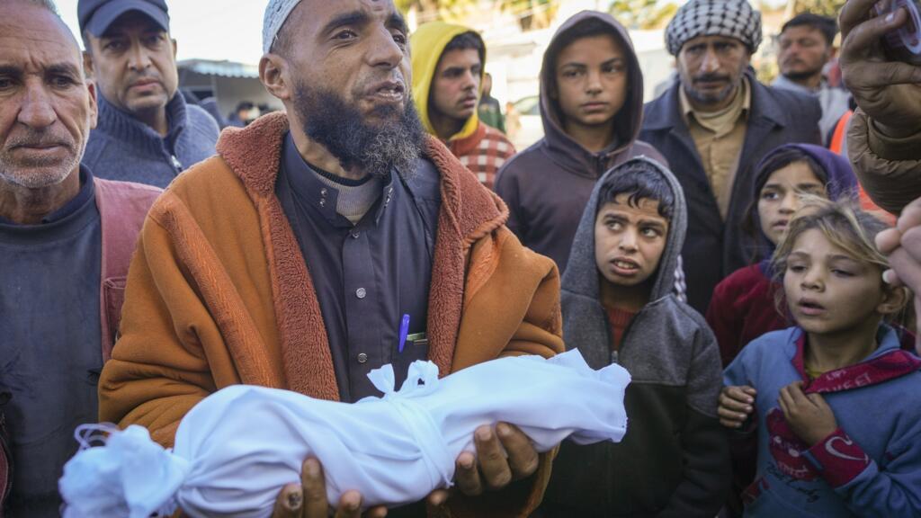 El cuarto bebé muere de hipotermia en Gaza mientras llega el frío invernal
