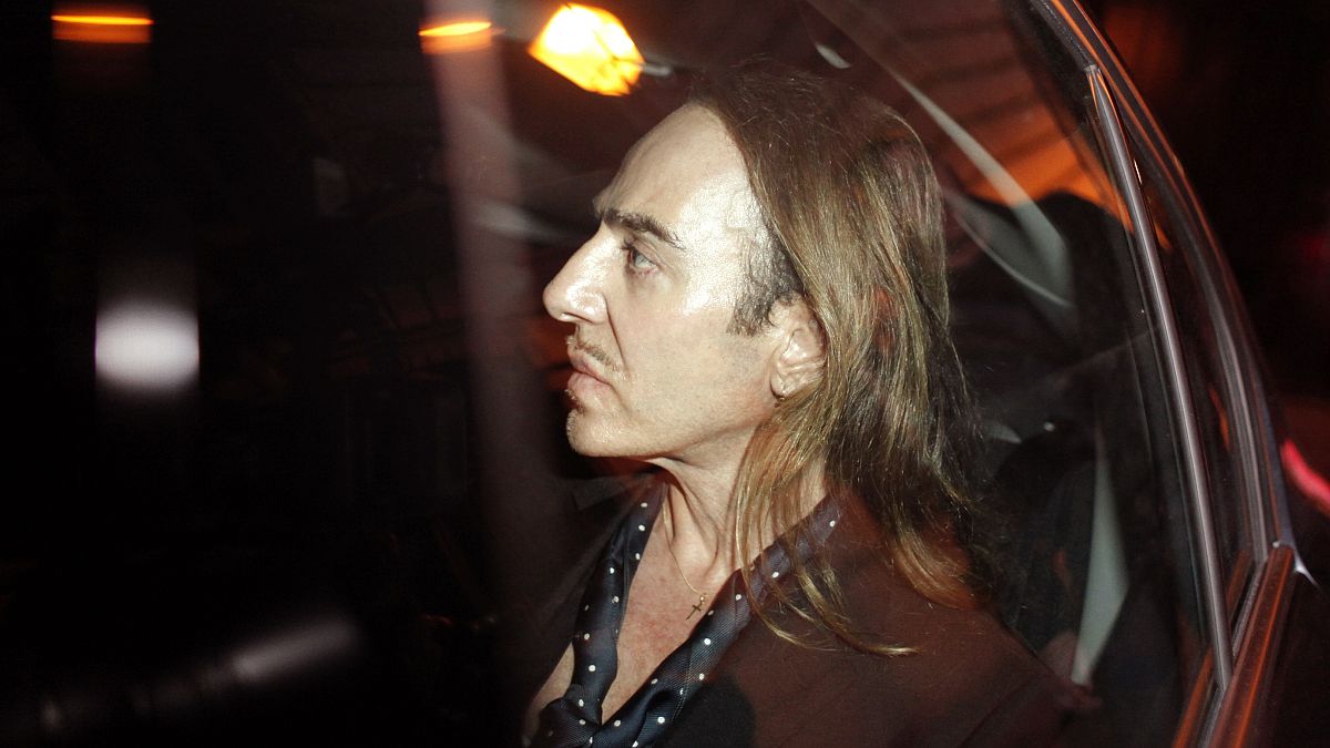 El diseñador británico John Galliano deja Maison Margiela después de 10 años
