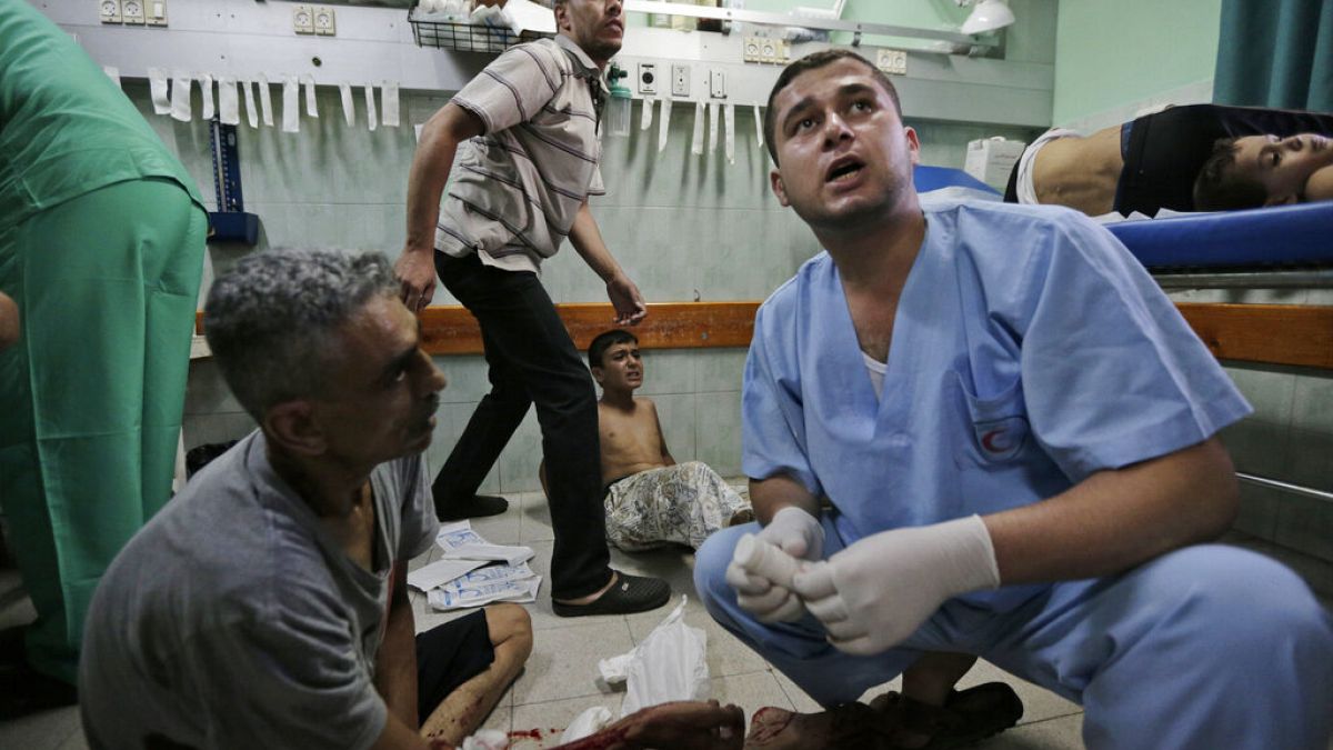 El ejército israelí detiene a decenas de trabajadores en un hospital del norte de Gaza
