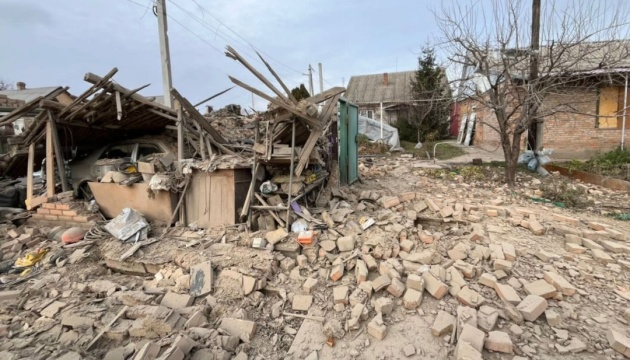 El enemigo atacó durante el día la zona de Nikopol con drones y artillería y dos personas resultaron heridas
