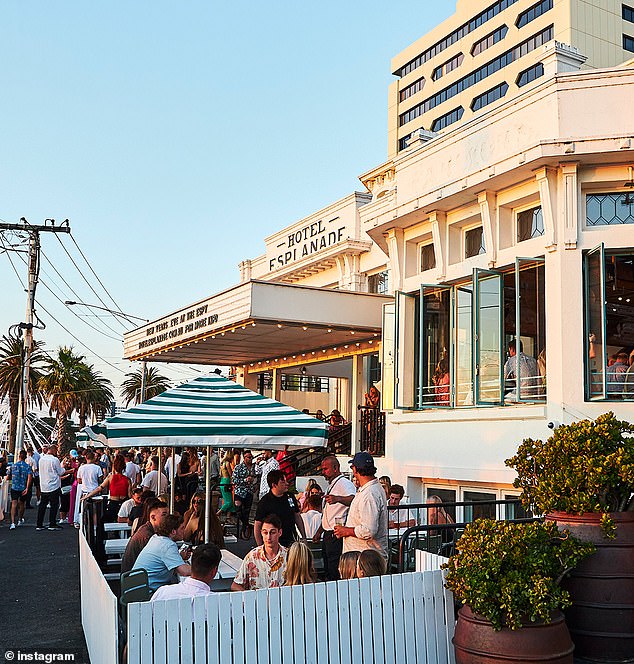 Uno de los pubs de Australian Venue Co, The Esplanade 'Espy', en St Kilda, Melbourne (en la foto), celebró el día mundial de la lasaña, y el líder de los Nacionales, David Littleproud, calificó al grupo de hipócritas por descartar inicialmente los eventos del Día de Australia.