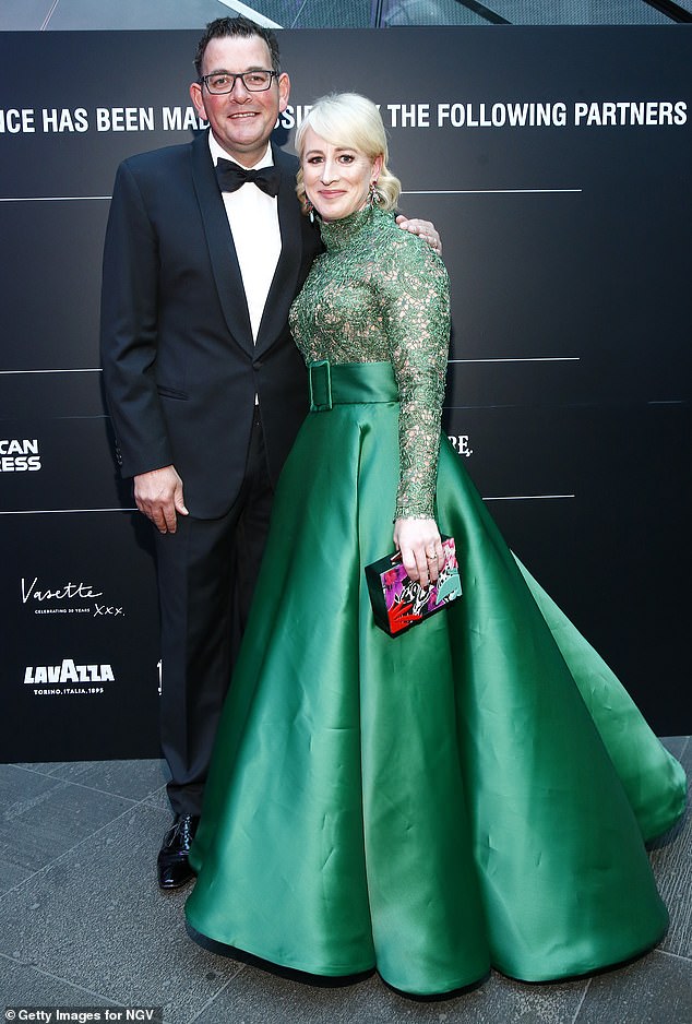 Dan y Catherin Andrews asisten a la Gala NGV 2019 en la Galería Nacional de Victoria