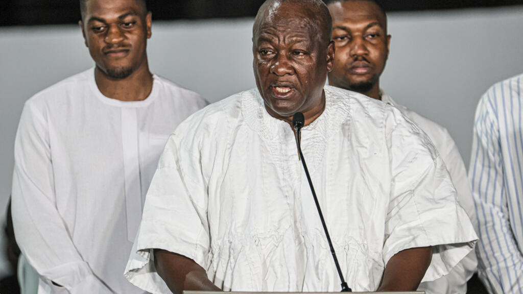 El líder de la oposición de Ghana, John Mahama, gana oficialmente las elecciones presidenciales
