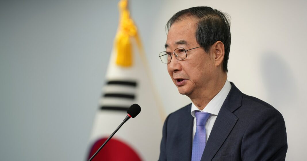 El presidente interino de Corea del Sur se enfrenta a un voto de destitución mientras la moneda se desploma
