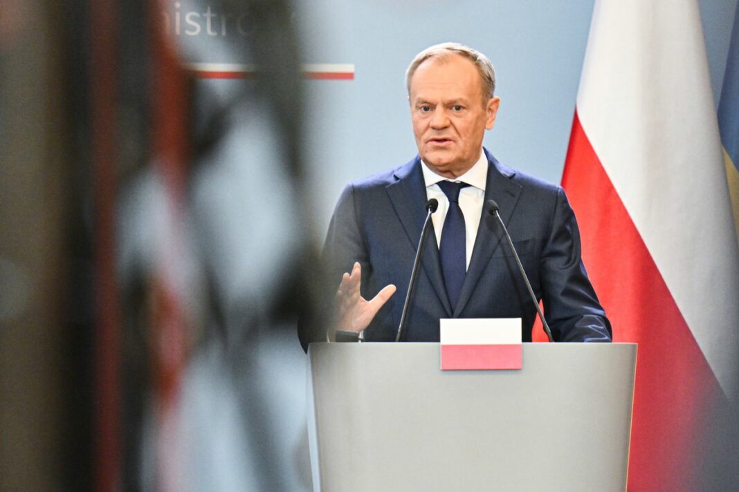 El primer ministro polaco Tusk critica al húngaro Orban por elogiar a Putin en medio de los ataques en Ucrania
