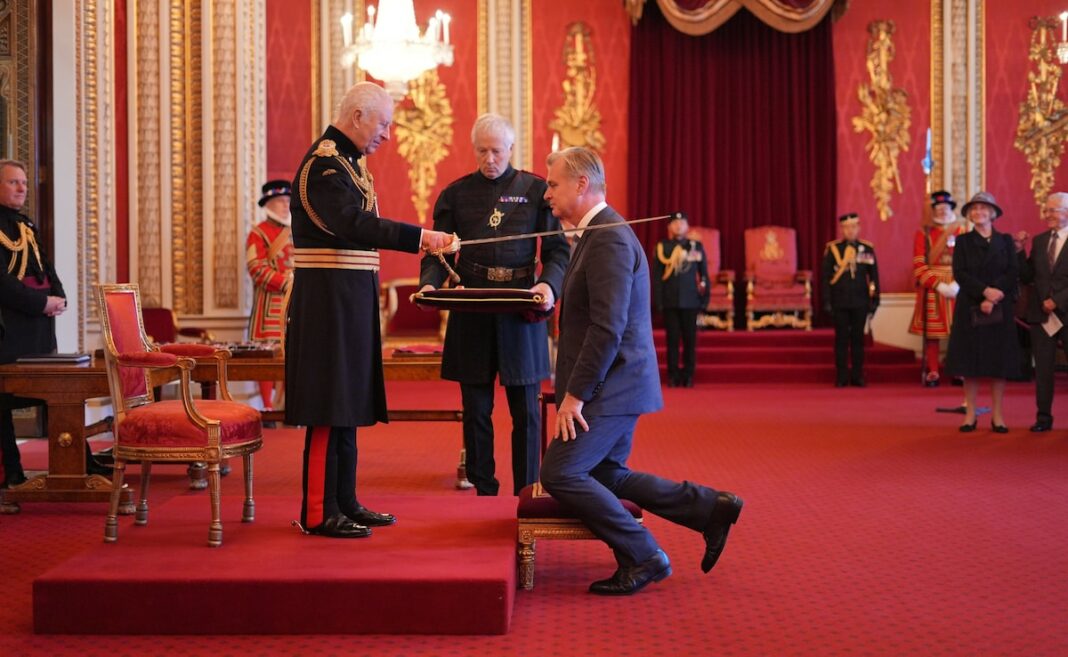 El rey Carlos honra a Christopher Nolan y Emma Thomas con el título de caballero y dama
