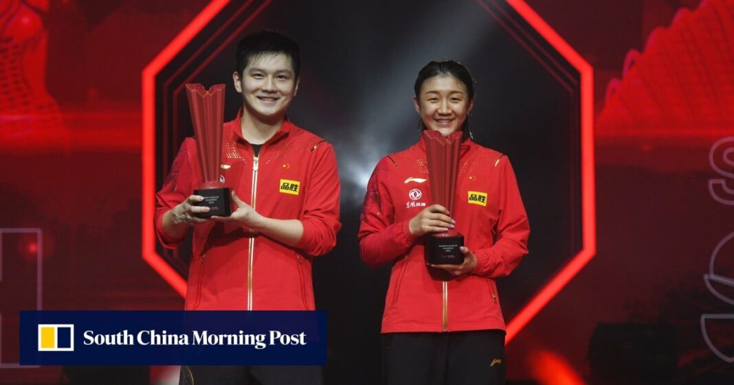 Fan y Chen, campeones olímpicos de China, sorprenden a los aficionados al tenis de mesa con mensajes de 