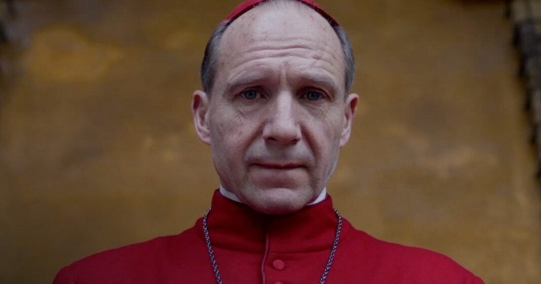 Fecha de estreno de Conclave Peacock fijada para la aclamada película de Ralph Fiennes
