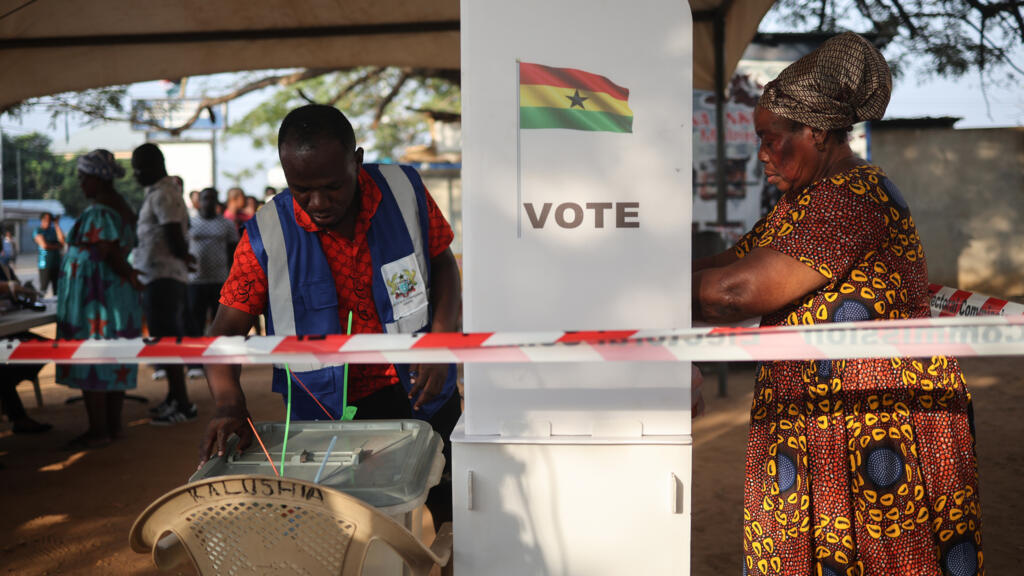 Ghana vota en reñida carrera electoral presidencial
