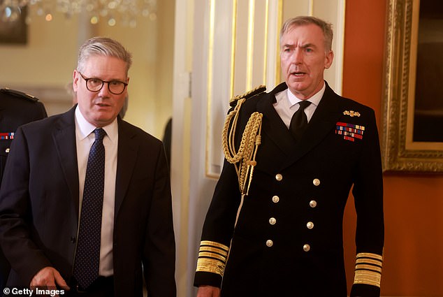 El almirante Sir Tony Radakin, Jefe del Estado Mayor de la Defensa, en la foto de la derecha, dijo que Gran Bretaña se enfrenta a un nuevo ¿orden mundial¿ moldeado por sus enemigos y conflictos regionales.