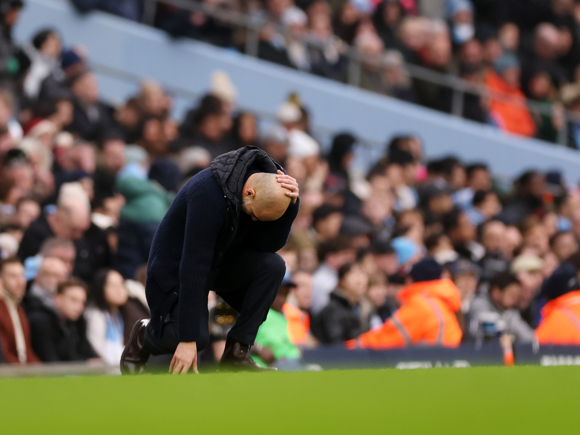 Guardiola promete que no abandonará el Manchester City en crisis
