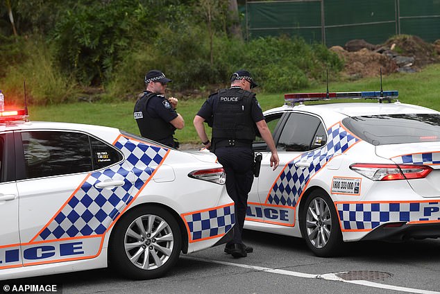 Hallan cuerpo en un parque de Kingsholme en un descubrimiento sombrío
