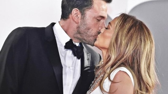 Hollywood News Live Today 19 de diciembre de 2024: El divorcio de Jennifer López y Ben Affleck está en suspenso porque sus ex 'no logran' ponerse de acuerdo sobre...
