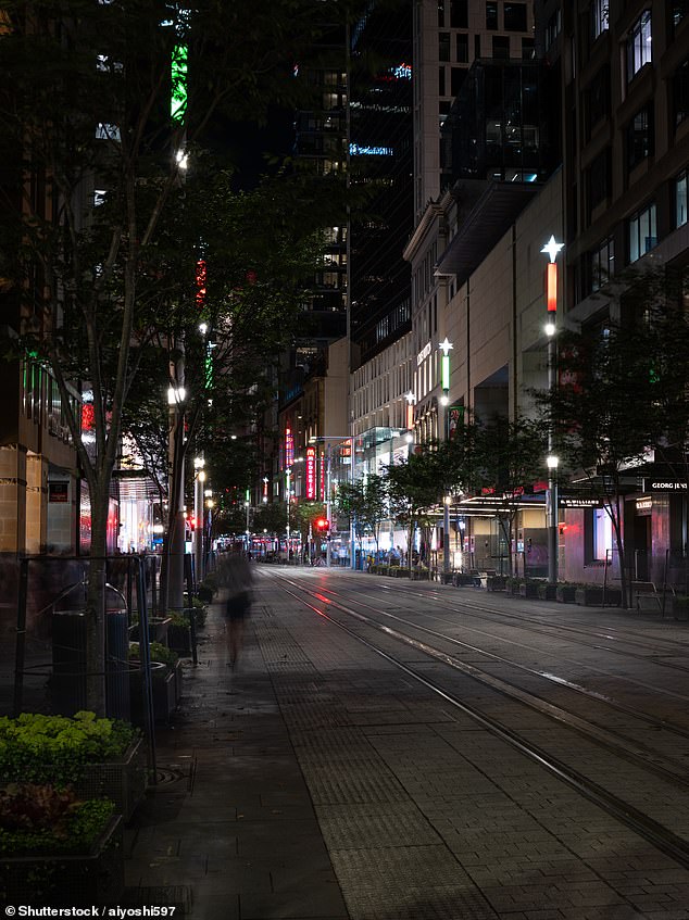 El hombre de 68 años supuestamente realizó el saludo prohibido dentro de un pub en el distrito financiero de Sydney (en la foto) el viernes y no se fue cuando el personal se lo pidió.