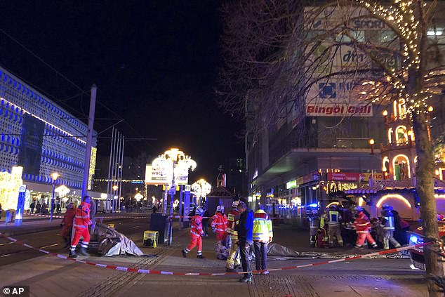 El conductor del coche, supuestamente un BMW oscuro, fue detenido tras el accidente que tuvo lugar hoy a las 19:04 horas.