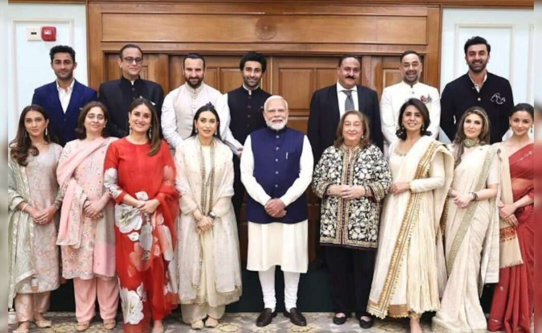 Imagen del día: Kareena, Ranbir, Alia y otros miembros de la familia Kapoor posan con el primer ministro Narendra Modi
