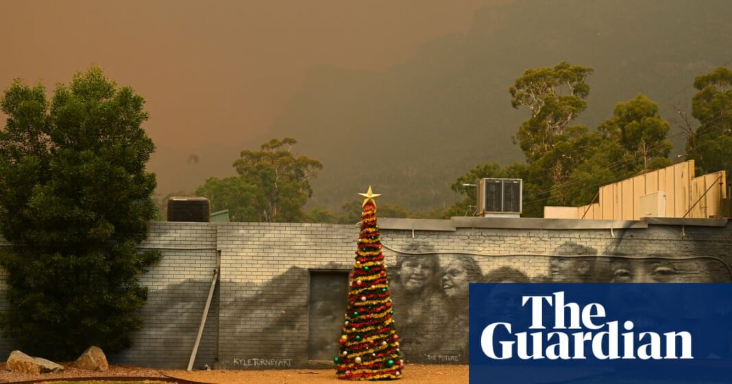 Incendios forestales en Victoria: los residentes de la zona de incendios de Grampians tienen dos horas para regresar a casa y recoger los regalos de Navidad
