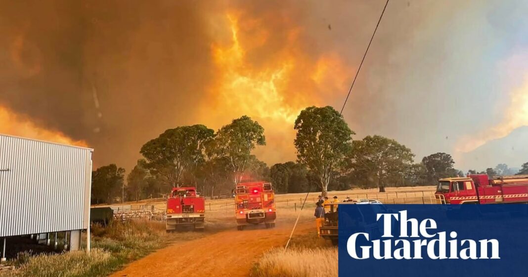 Incendios forestales en Victoria: los servicios de bomberos advierten contra los viajes en la 