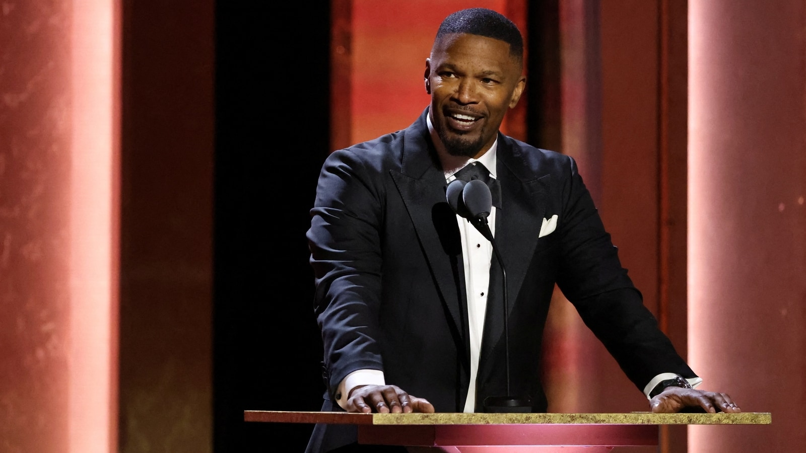 Jamie Foxx comparte la experiencia de 'momentos lejos de la muerte' durante el especial de Netflix
