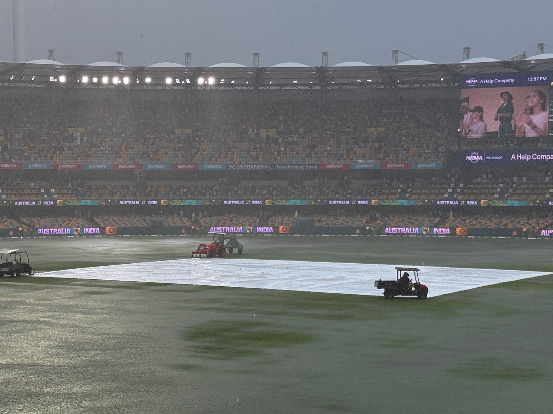 Jugadores de bolos de la India frustrados porque la lluvia azota el primer día en Gabba
