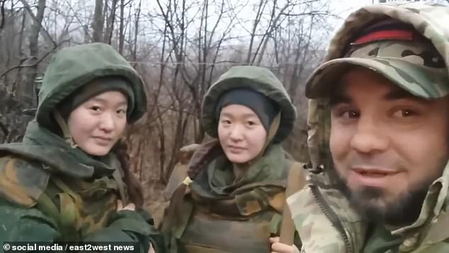 Dos de las mujeres soldados de Corea del Norte supuestamente fueron fotografiadas en Zheleznogorsk, en la región de Kursk, parcialmente ocupada por Ucrania.