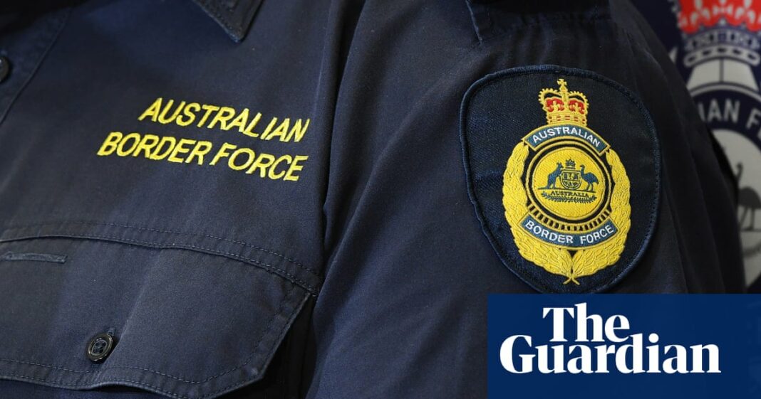 La Fuerza Fronteriza Australiana criticada por el Defensor del Pueblo por inyectar droga a un ex detenido durante su deportación
