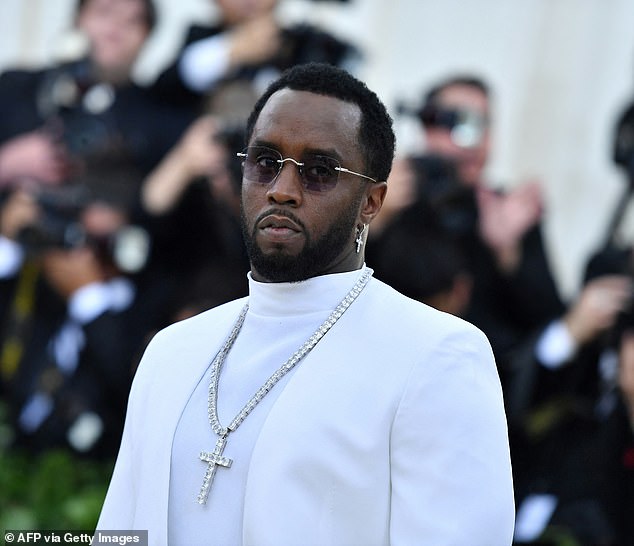 En medio de lo que ha sido el año más desafiante en la vida del magnate de la música Sean 'Diddy' Combs, Dailymail.com echa un vistazo a tiempos más simples para el rapero, cuando era un estudiante de secundaria en el Bronx. Fotografiado en 2018 en la Met Gala en Nueva York.