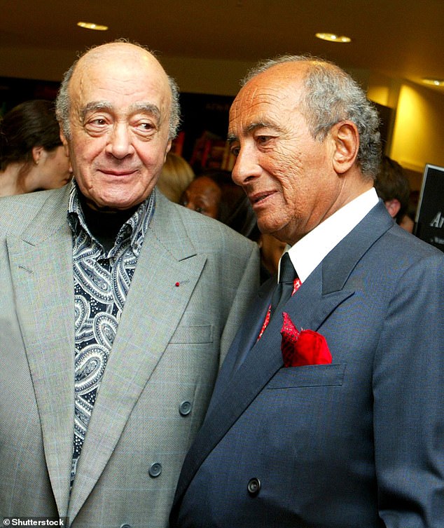 Mohamed Al Fayed, a la izquierda, con su hermano menor Salah. Ambos hermanos están acusados ​​de agresión sexual y trata.