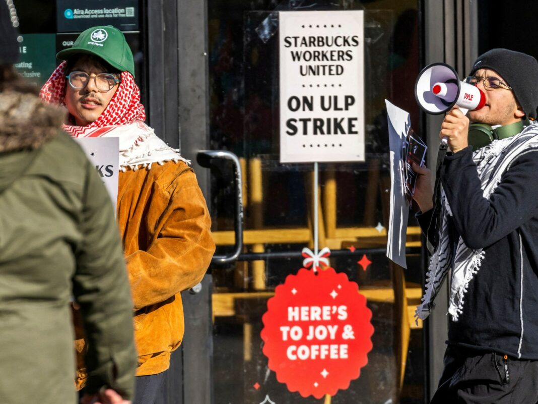 La huelga de Starbucks se expande a más de 300 tiendas en EE.UU.: Sindicato
