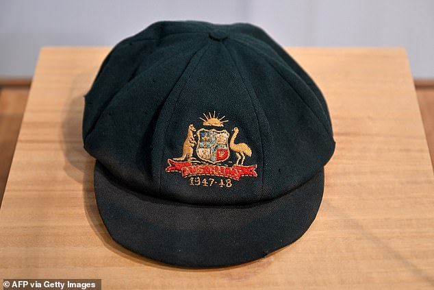 La icónica gorra Baggy Green de Don Bradman se vendió en una subasta en Sydney por más de 470.000 dólares