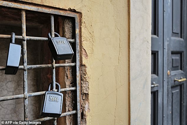 Italia prohibirá las cajas metálicas para llaves de Airbnb en todo el país, en la última medida para reprimir el exceso de turismo (foto de archivo)