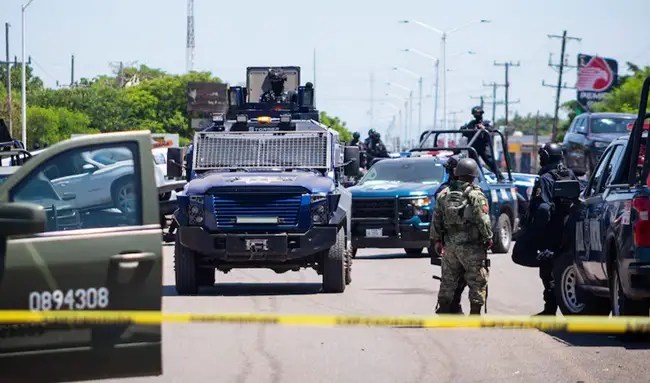 La violencia muestra pocas señales de terminar después de tres meses de guerra en Sinaloa, México
