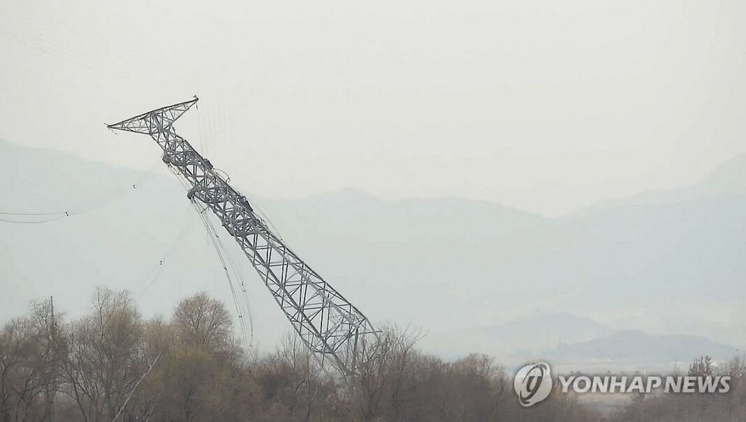 S. Korean-built transmission towers collapsing after N. Korea cuts power lines for Kaesong complex