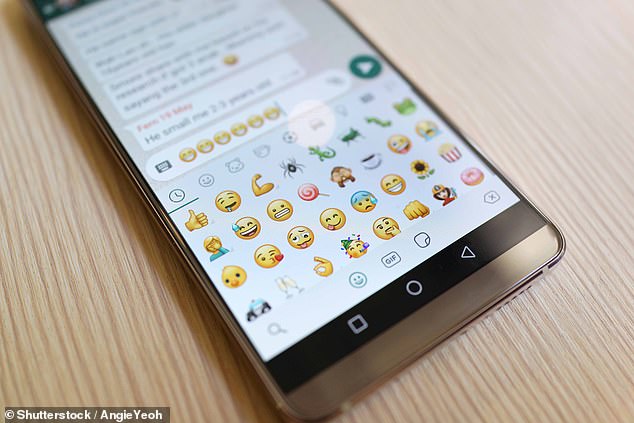 Un estudio reveló que las personas que tienen una mayor inteligencia emocional tienen más probabilidades de compartir emojis con amigos, familiares y parejas románticas