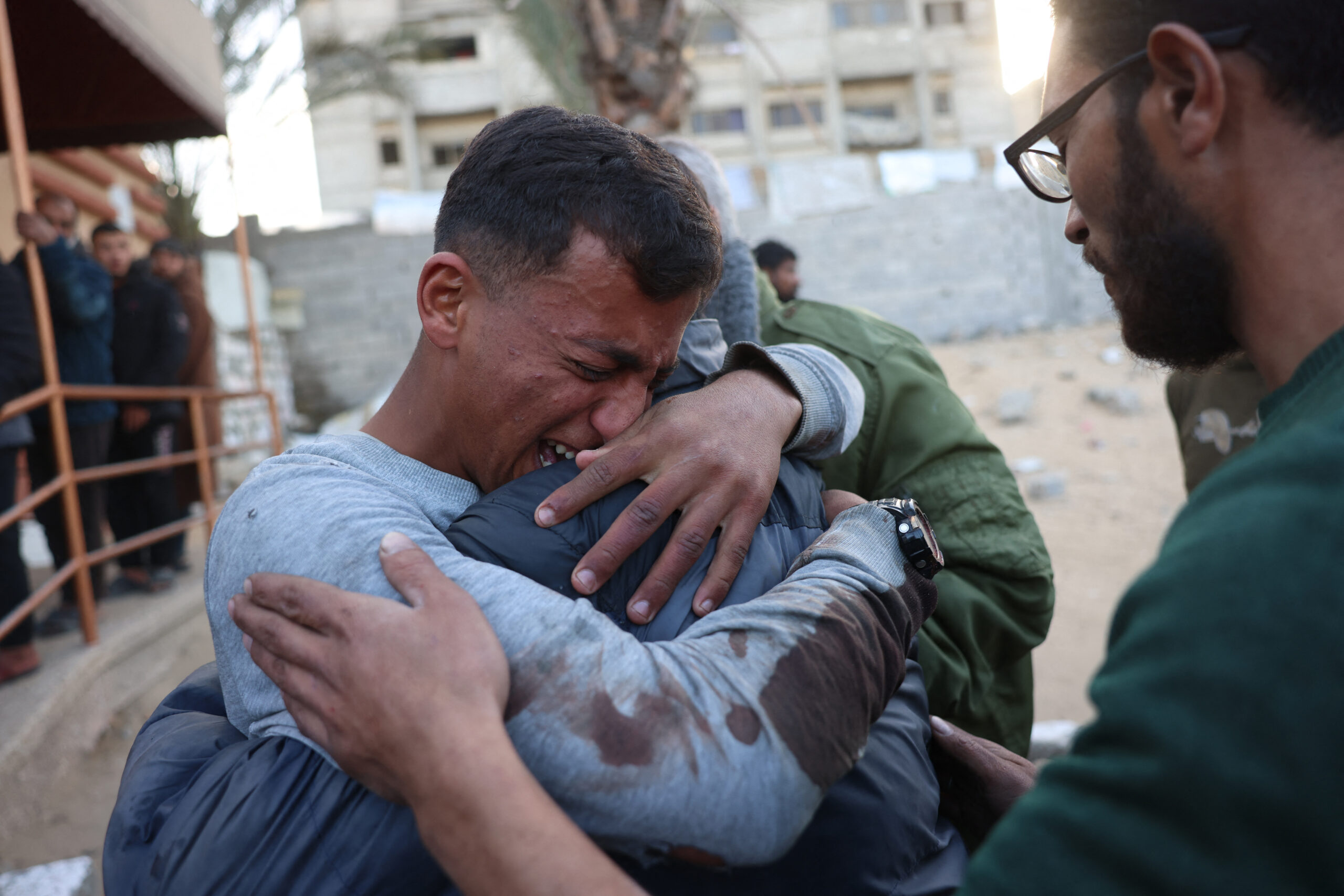 Los ataques al sector sanitario de Gaza convierten a los hospitales en un "campo de batalla", advierte el jefe de la OMS
