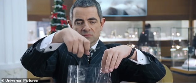 Algunas personas colocan los regalos en cajas, usan lazos elegantes o incluso (en el caso de Rowan Atkinson, que interpreta a un comerciante en Love Actually), añaden un poco de lavanda seca para que el regalo huela bien.