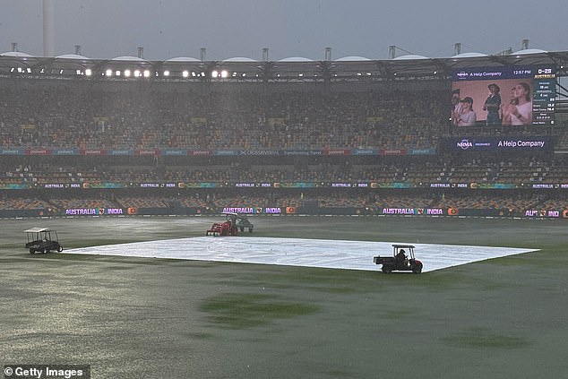 La lluvia ha causado estragos en el Gabba esta semana, provocando alrededor de 15 retrasos en la tercera prueba.