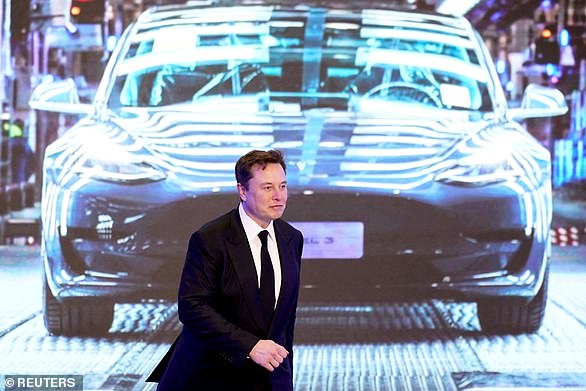 Elon Musk posee una gran proporción de X, anteriormente Twitter, la plataforma de redes sociales que compró por 44 mil millones de dólares a finales de 2022.