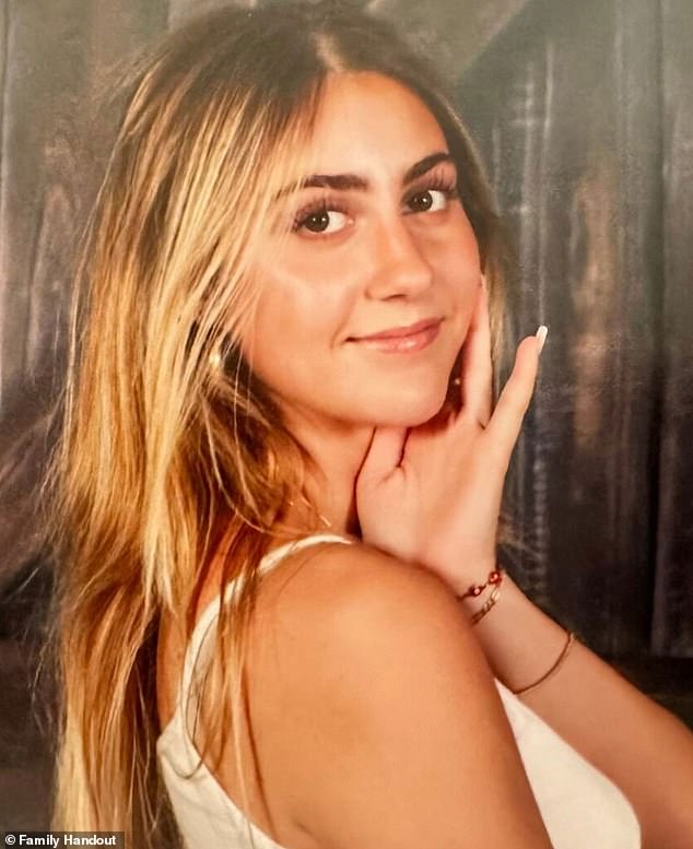 Tres personas enfrentan cargos por delitos graves en relación con la muerte de Sophia Lekiachvili, de 18 años, quien murió trágicamente en un accidente automovilístico en estado de ebriedad en Atlanta, Georgia, en febrero pasado.