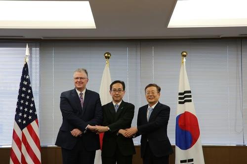 Top nuclear envoys of S. Korea, Japan agree on close cooperation on N.K. threats at 'sensitive time'