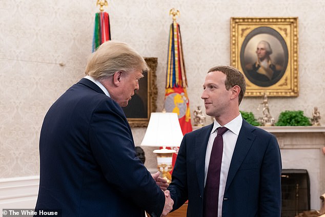 Apenas unas semanas después de una reunión muy publicitada, se reveló que Mark Zuckerberg donará al fondo inaugural de Donald Trump 1 millón de dólares.