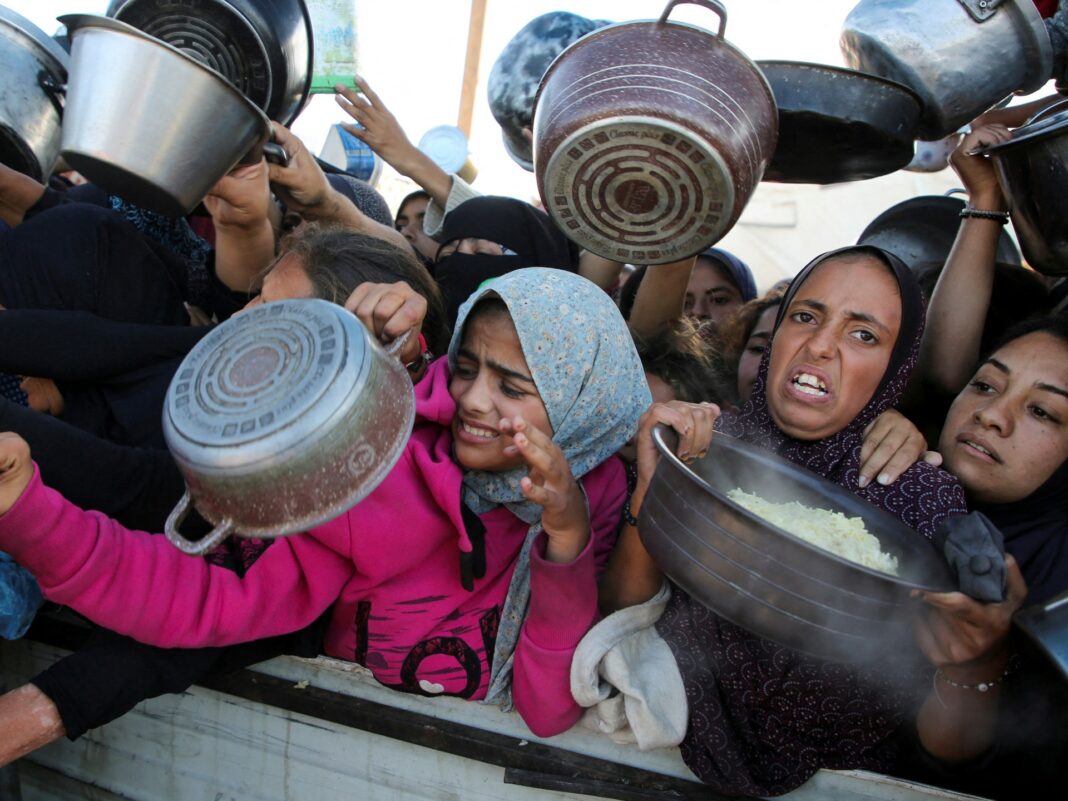 Me muero de hambre en Gaza y no creo que el mundo no pueda hacer nada.
