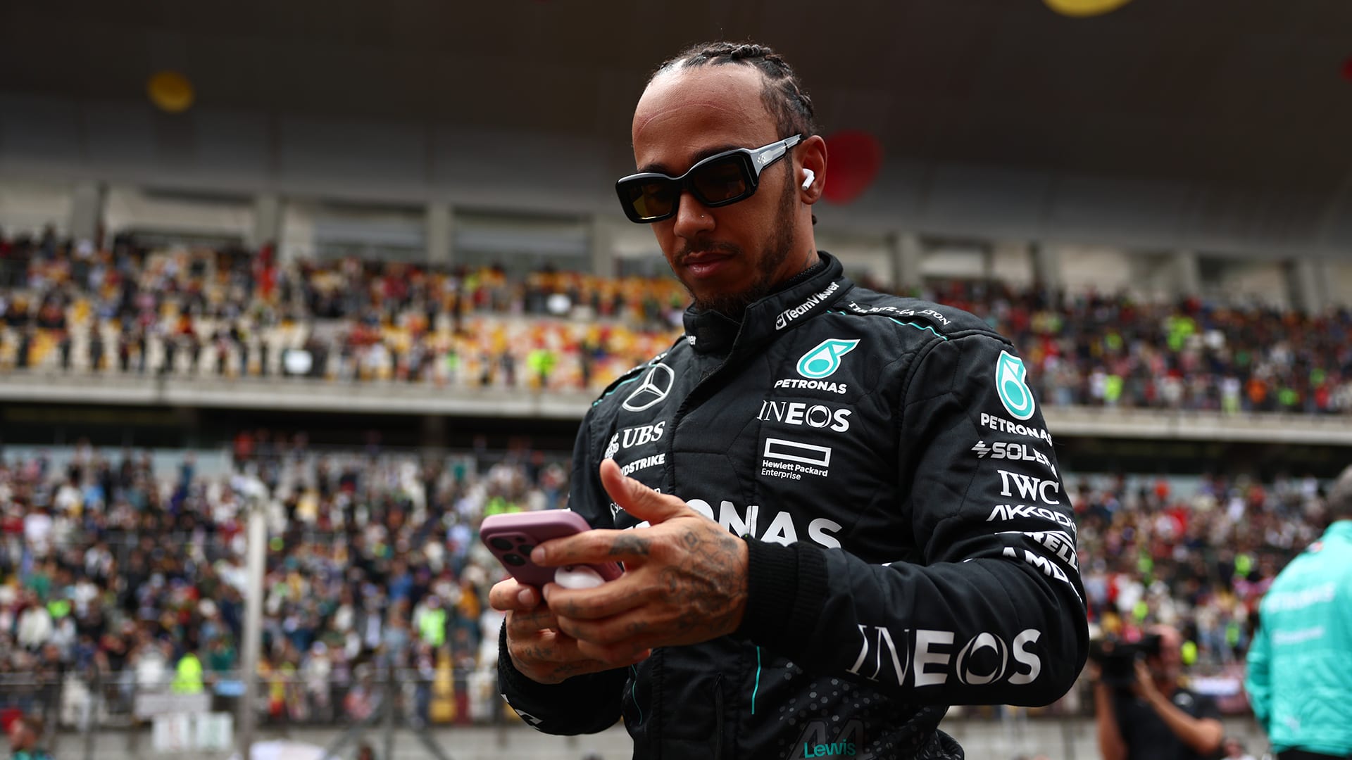 Mercedes revela cómo Lewis Hamilton creó un grupo motivacional de WhatsApp durante la complicada temporada 2021
