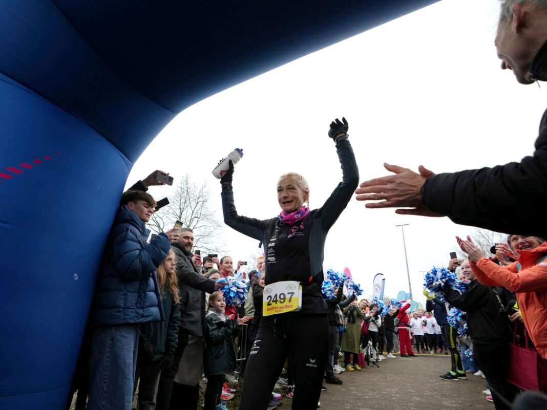 Mujer belga correrá maratón todos los días en 2024 en busca de récord mundial
